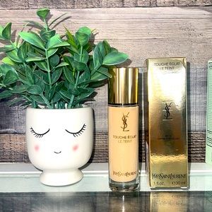 ❤️NEW!!!❤️YSL AWAKENING FOUNDATION
WEIGHTLESS RADIANCE FLAWLESS COVERAGE